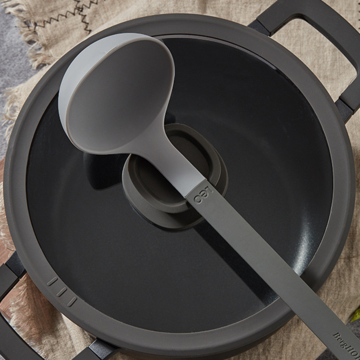 Conjunto Completo de Cocina con Triple Capa de Acero Inoxidable, Tapa de Vidrio y Tecnología Antiadherente